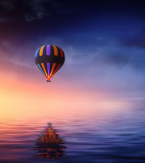 Ballon ueber dem Meer